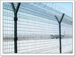 河北省安平县超翔护栏网厂 公路铁路护栏网,场地围网,隔离栅,防护网,铁艺护栏,铁艺围墙